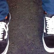 黒スニーカー攻略法！大人のメンズコーデとおすすめアイテム大特集！